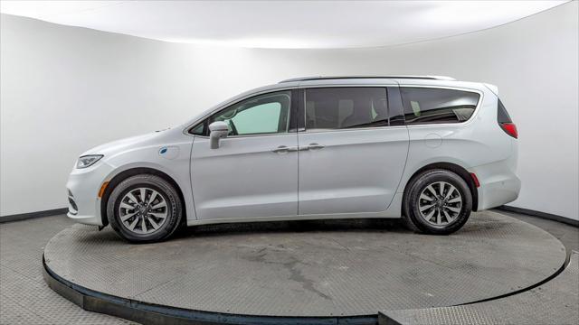 used 2021 Chrysler Pacifica Hybrid car, priced at $19,495