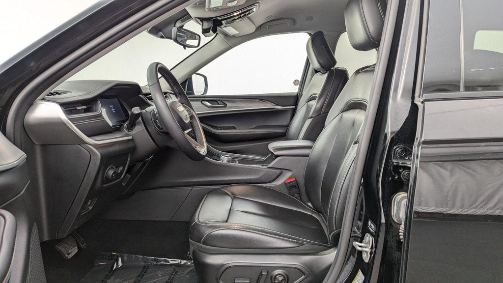 used 2024 Jeep Grand Cherokee car, priced at $27,999