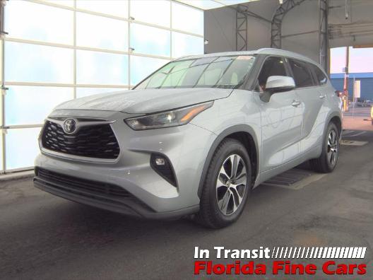 used 2021 Toyota Highlander car, priced at $26,499