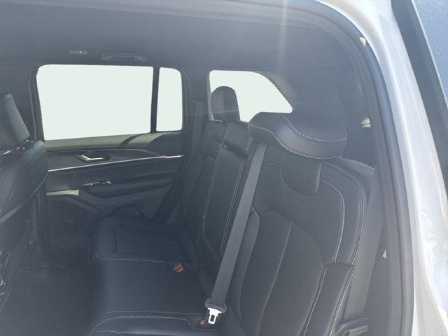 new 2025 Jeep Grand Cherokee car