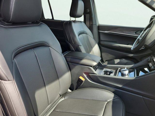 new 2025 Jeep Grand Cherokee car