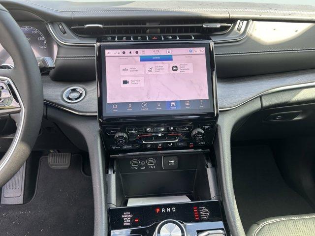new 2025 Jeep Grand Cherokee L car