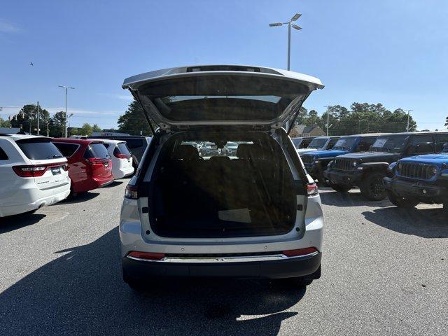 new 2025 Jeep Grand Cherokee car