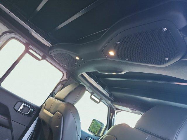 new 2025 Jeep Wrangler car