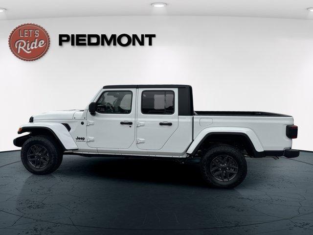 new 2025 Jeep Gladiator car