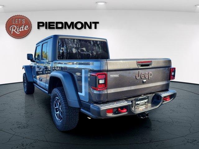 new 2025 Jeep Gladiator car