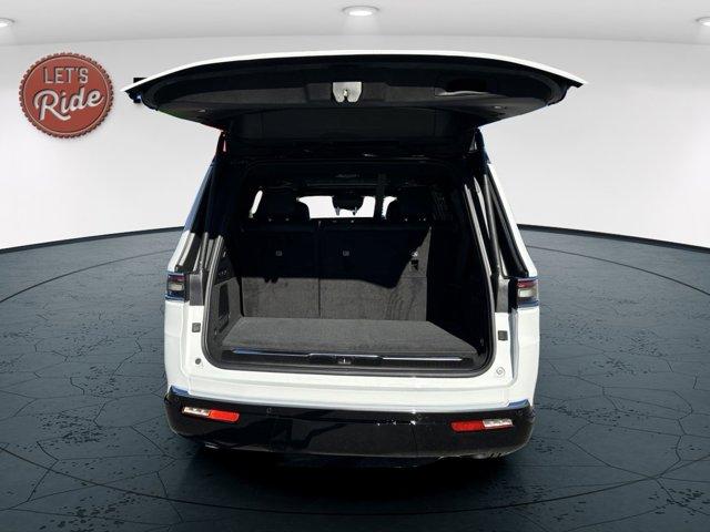 new 2024 Jeep Grand Wagoneer car