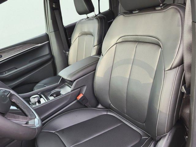 new 2025 Jeep Grand Cherokee car