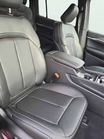 new 2025 Jeep Grand Cherokee car