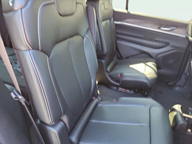 new 2025 Jeep Grand Cherokee L car