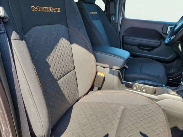 new 2025 Jeep Gladiator car