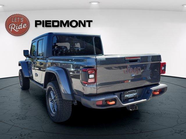 new 2025 Jeep Gladiator car