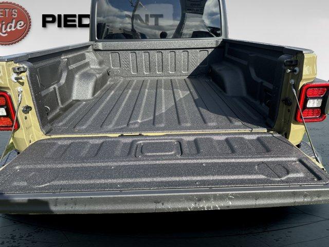 new 2025 Jeep Gladiator car