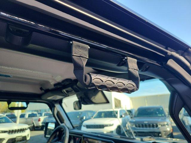 new 2025 Jeep Gladiator car