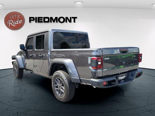 new 2025 Jeep Gladiator car