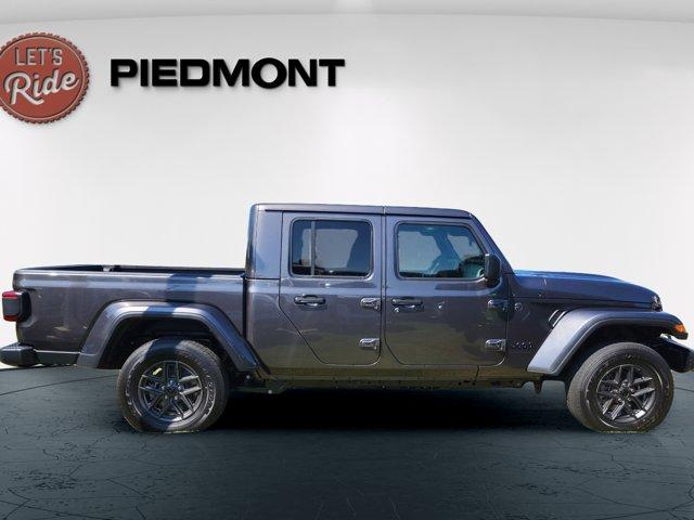 new 2025 Jeep Gladiator car