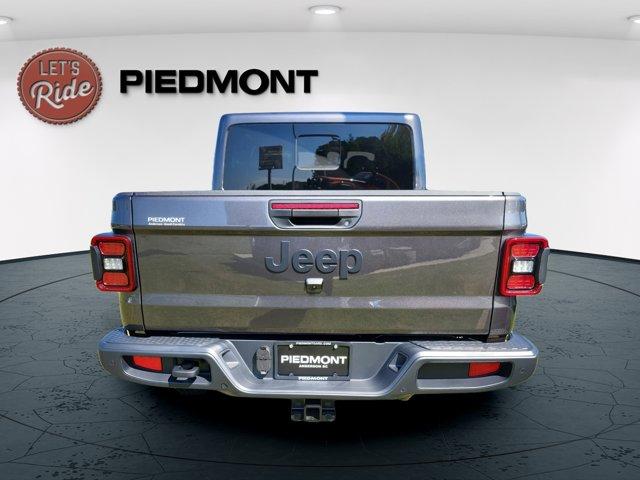 new 2025 Jeep Gladiator car