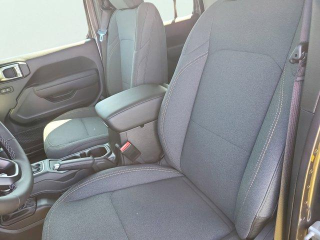 new 2025 Jeep Gladiator car