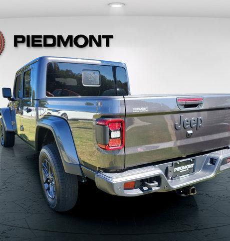 new 2025 Jeep Gladiator car