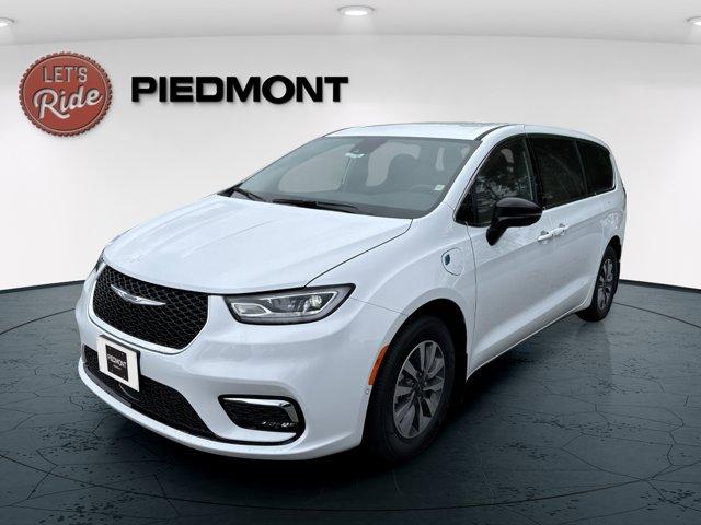 new 2025 Chrysler Pacifica car