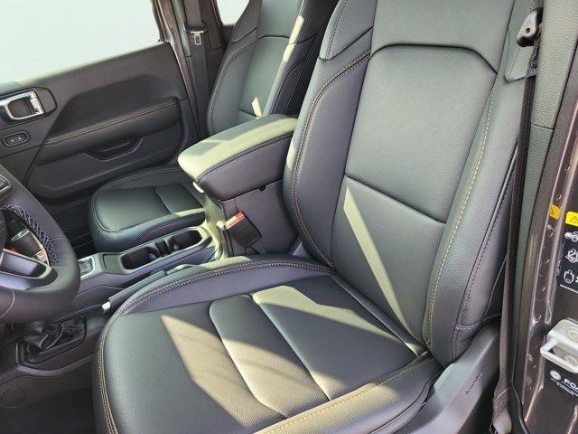 new 2025 Jeep Gladiator car