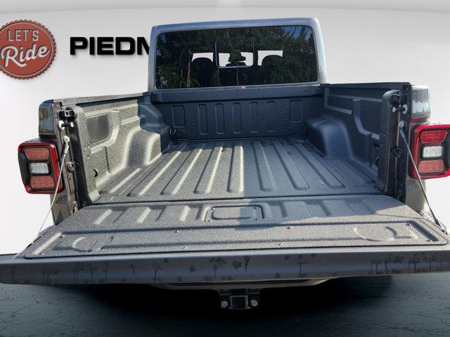 new 2025 Jeep Gladiator car