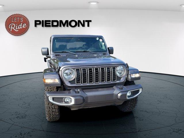 new 2025 Jeep Gladiator car