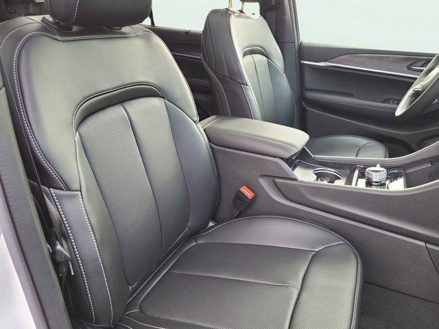 new 2025 Jeep Grand Cherokee L car