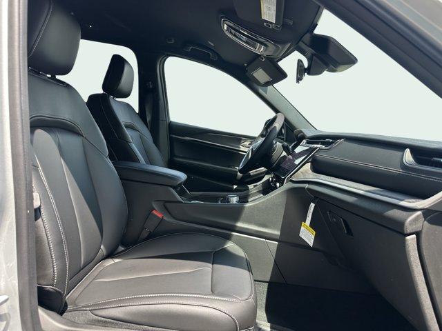 new 2025 Jeep Grand Cherokee car