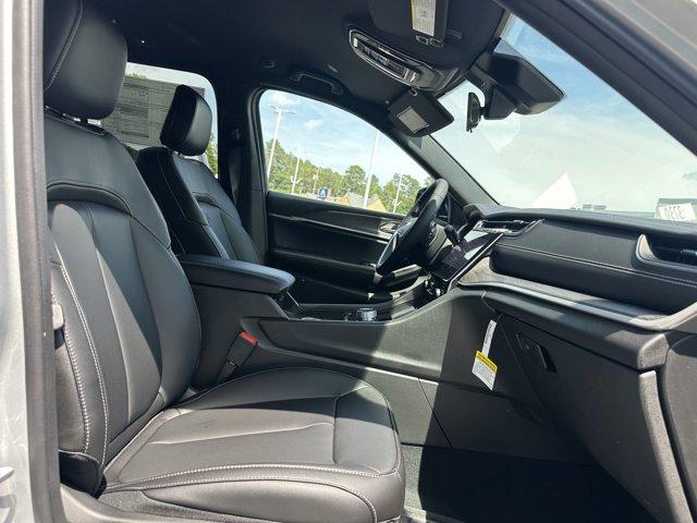 new 2025 Jeep Grand Cherokee car