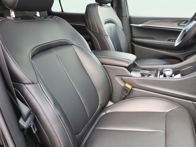 new 2025 Jeep Grand Cherokee L car