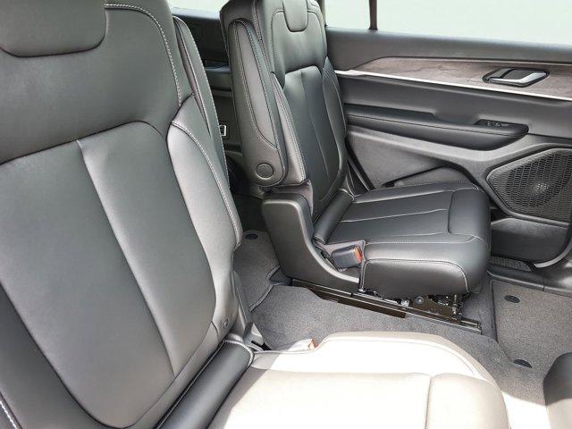 new 2025 Jeep Grand Cherokee L car