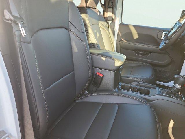 new 2025 Jeep Gladiator car