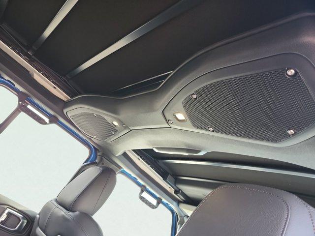 new 2025 Jeep Wrangler car