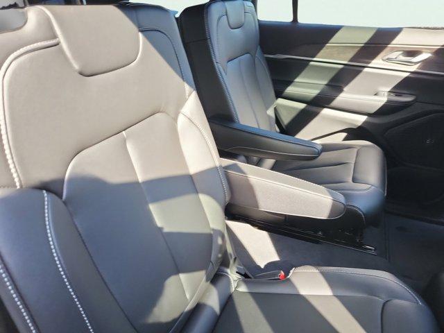 new 2025 Jeep Grand Cherokee L car