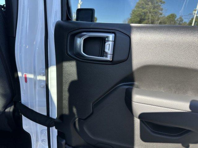 new 2025 Jeep Gladiator car