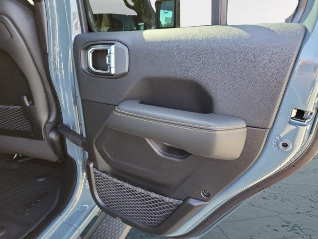 new 2025 Jeep Gladiator car