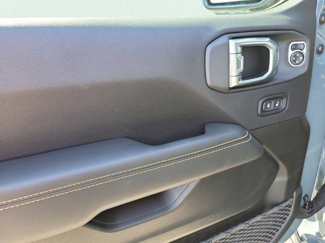 new 2025 Jeep Gladiator car