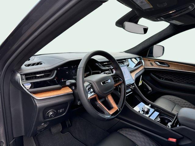 new 2025 Jeep Grand Cherokee car