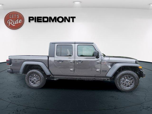 new 2025 Jeep Gladiator car