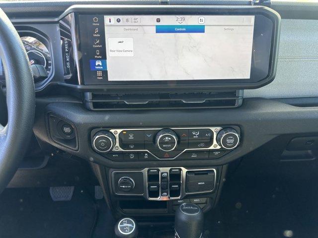 new 2025 Jeep Gladiator car