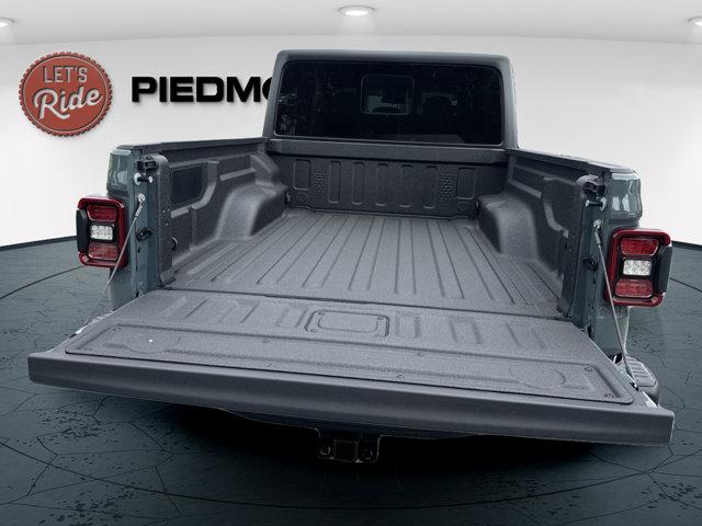 new 2025 Jeep Gladiator car