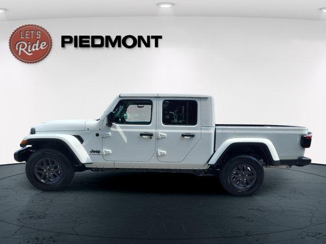 new 2025 Jeep Gladiator car
