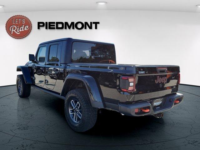 new 2025 Jeep Gladiator car