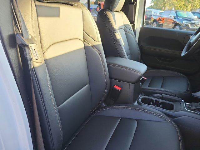 new 2025 Jeep Gladiator car