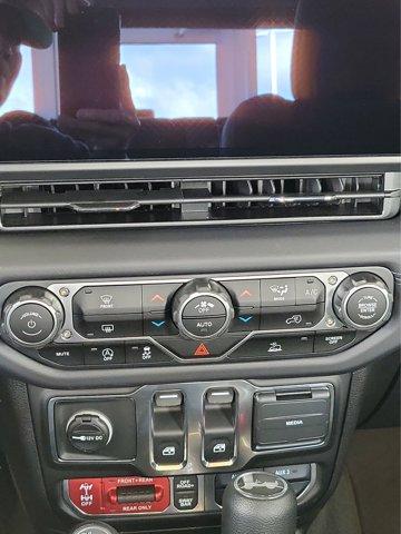 new 2025 Jeep Wrangler car