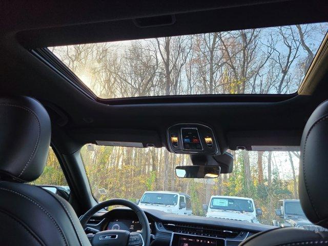 new 2025 Jeep Grand Cherokee car