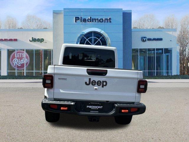 new 2024 Jeep Gladiator car