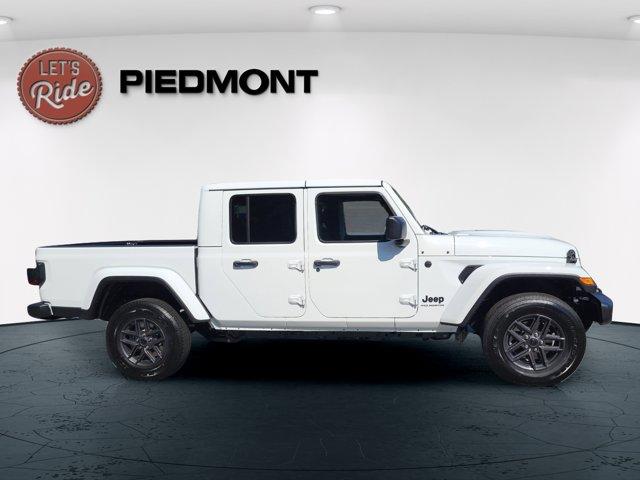 new 2025 Jeep Gladiator car