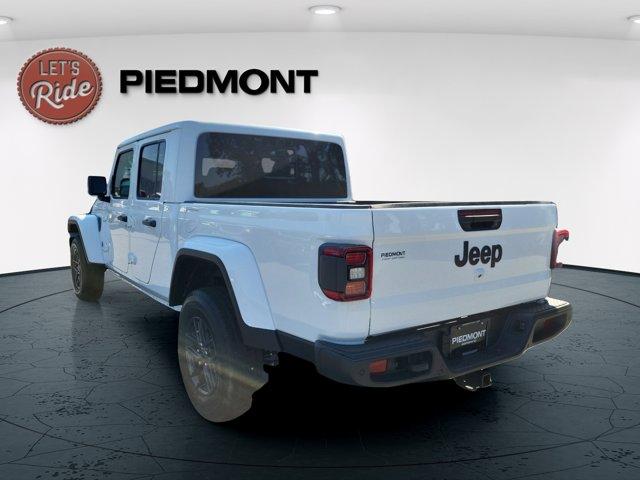 new 2025 Jeep Gladiator car